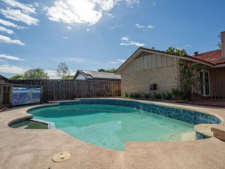 2121 Sunrise Trl — Photo 35