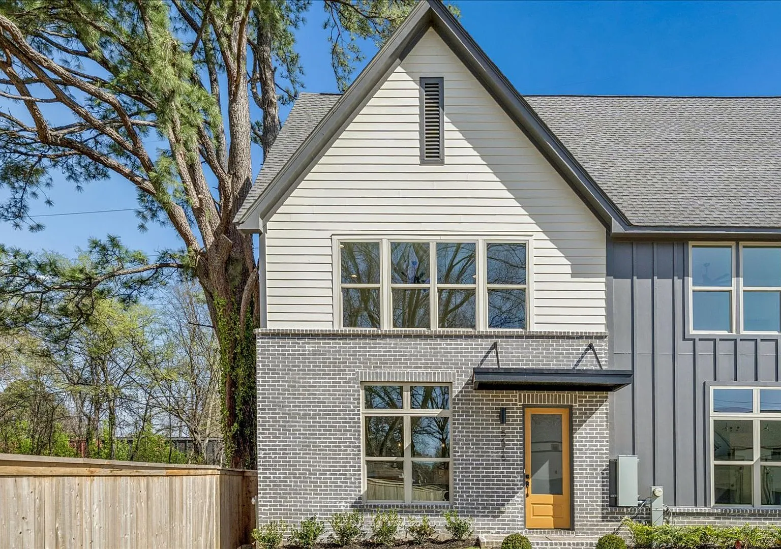 Brand New Luxury Townhome — Photo 1