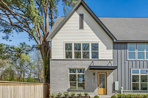 5486 End Village Dr E Photo 1
