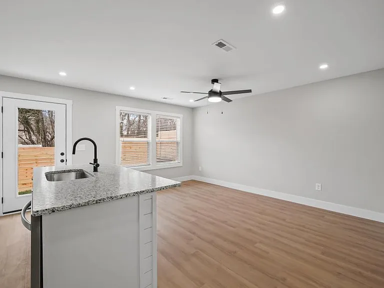 124 Shipman Dr NE — Photo 5
