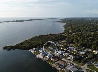944 Suncrest Ln, Englewood, FL 34223