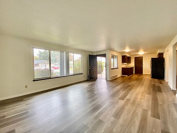 2nd image of 904 S 41st Ave APT C