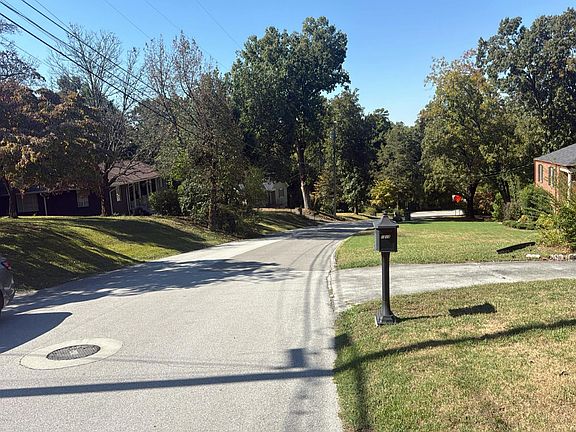 4th image of 1215 Marijon Dr