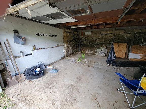 4th image of 406 Apple Ave