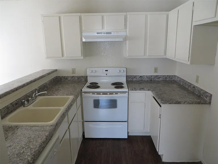 2217 Katy Ln #C — Photo 18