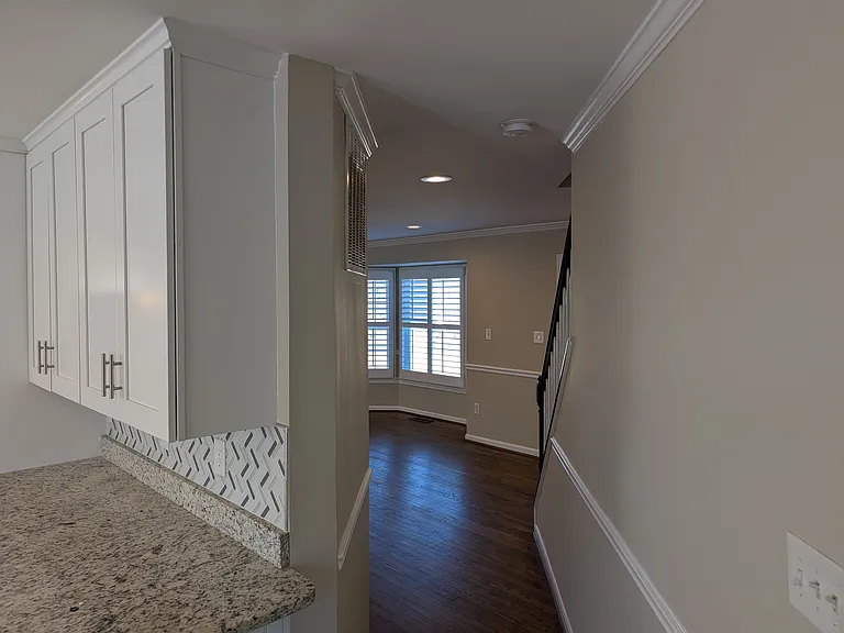 16004 Kings Mountain Rd — Photo 6