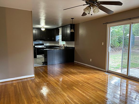 3rd image of 184 Louise Dr
