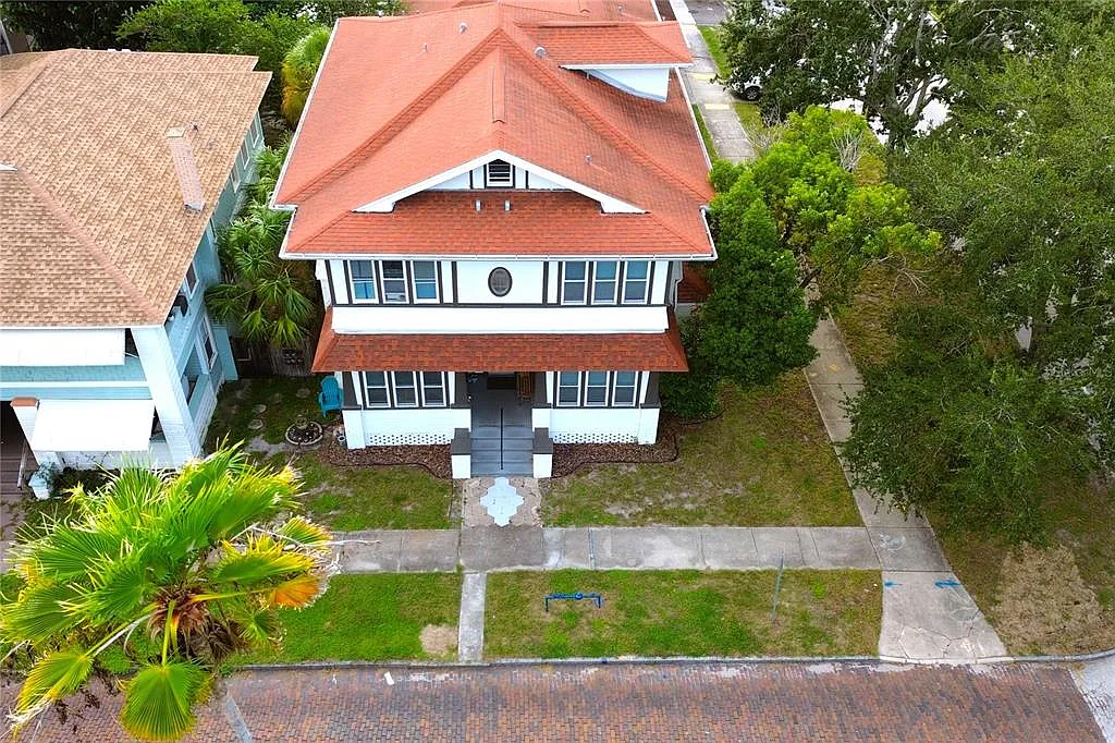 1 bed, 1.5 bath, 950 sqft, $1,900 — Photo 1