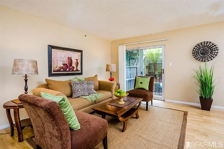 3 bed, 1.5 bath, 1115 sqft, $4,050 — Photo 3
