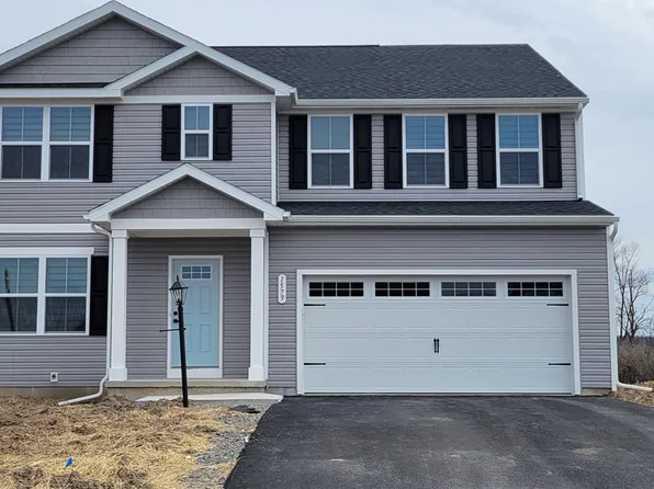 1579 Meadowbrook Ln, Farmington, NY 14425