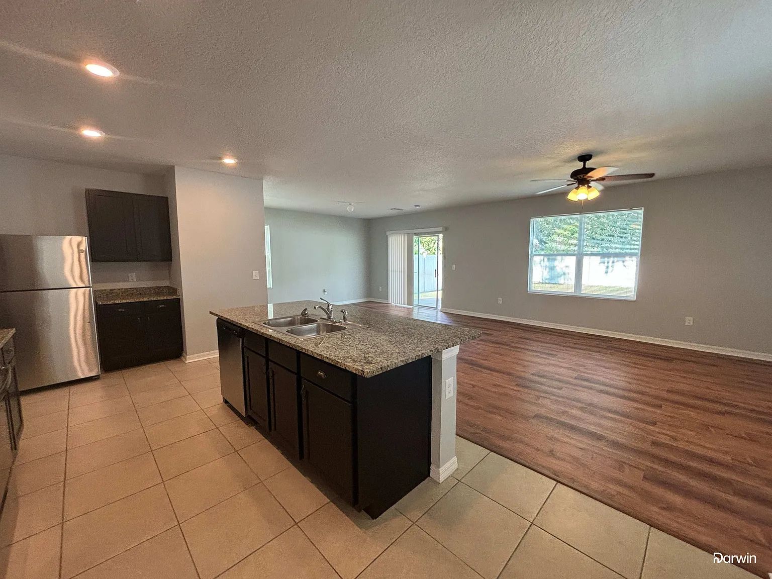 4 bed, 2.5 bath, 2252 sqft, $2,410 — Photo 3