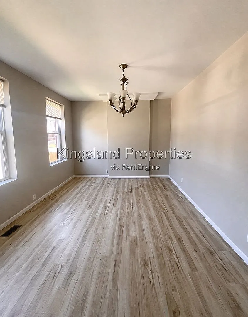 2 bed, 1.0 bath, 1000 sqft, $1,050 — Photo 1