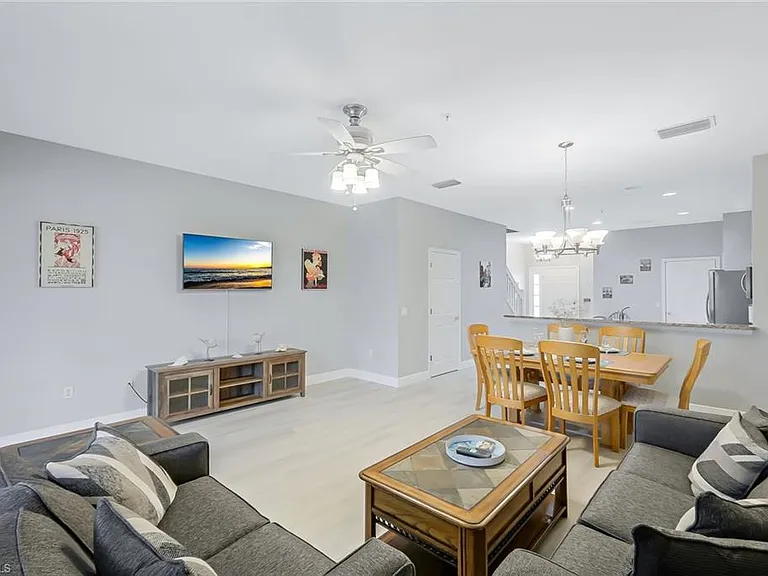 836 Hampton Cir #171 — Photo 6