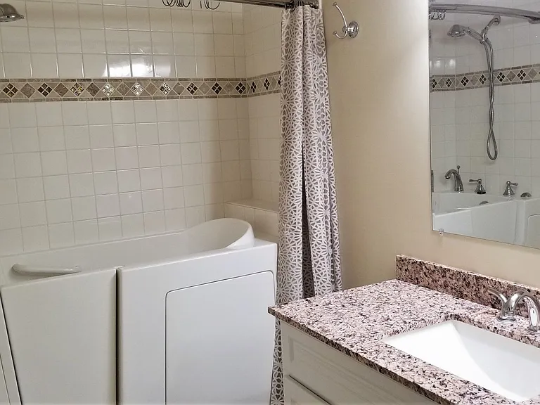 12720 Burbank Blvd #215 — Photo 10