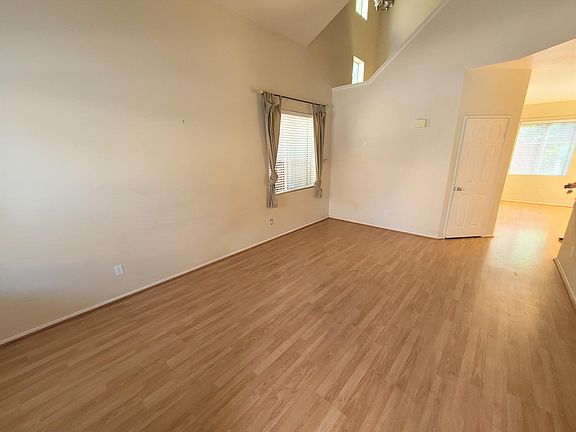 3rd image of 4 Carey Ct