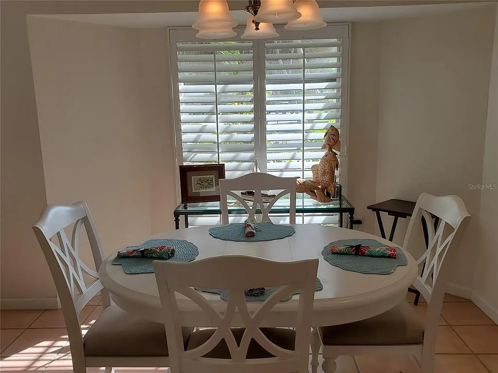 3 bed, 2.0 bath, 1407 sqft, $3,000 — Photo 4