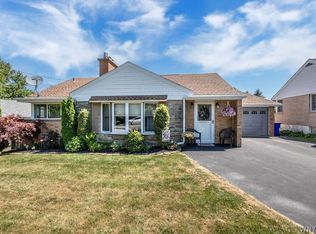 5979 Fairway Ct, Lake View, NY 14085