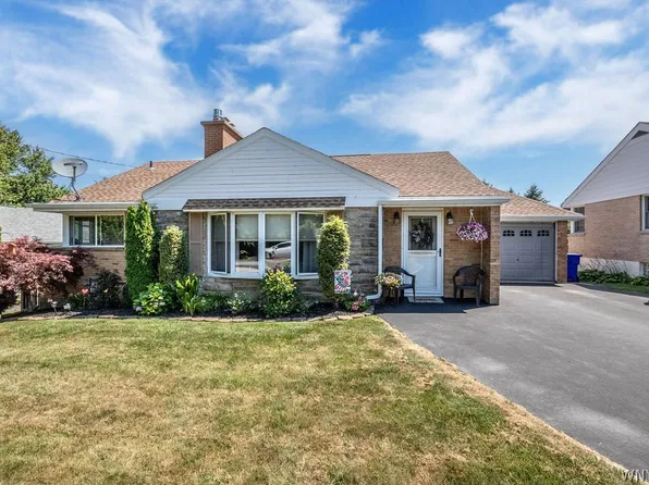 5979 Fairway Ct, Lake View, NY 14085