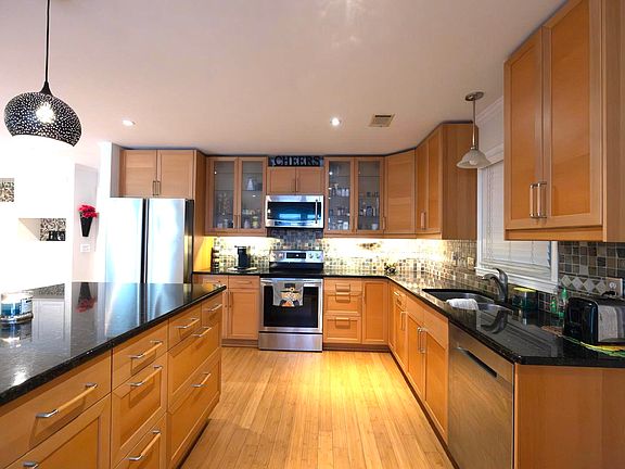 2nd image of 5811 Canterbury Dr