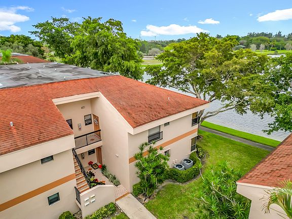 5th image of 2846 Carambola Cir S
