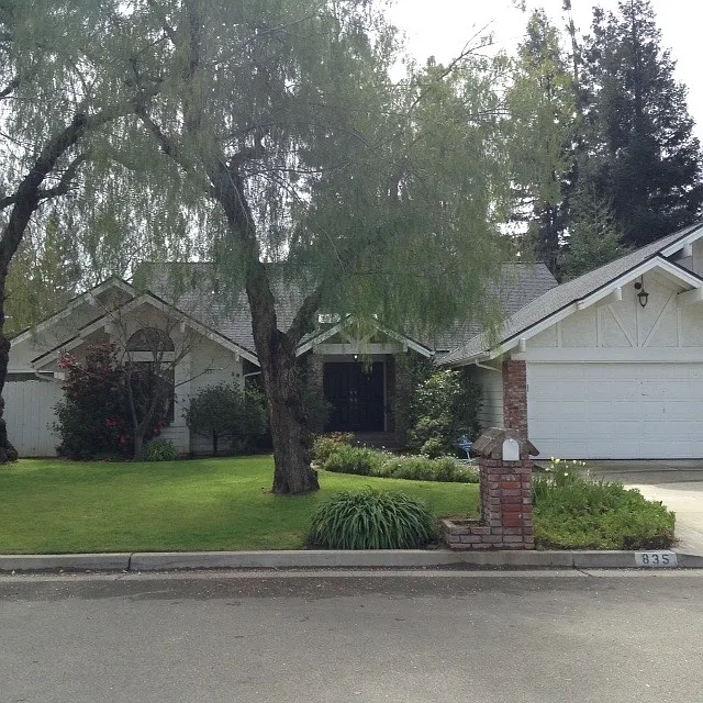 835 E Woodhaven Ln photo 1
