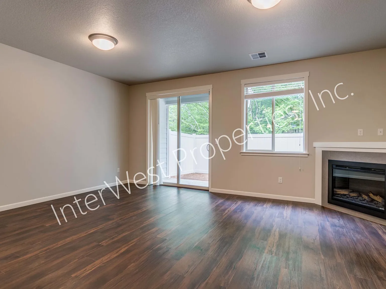 3 bed, 2.5 bath, 1653 sqft, $2,495 — Photo 4