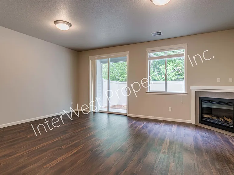10316 NE 61st Cir — Photo 4