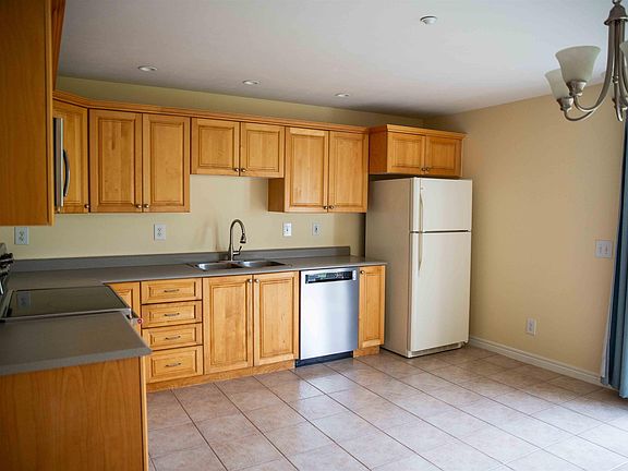 4th image of 25 Chandler Court #A
