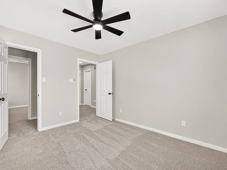 4906 Pleasure Lake Ln — Photo 38