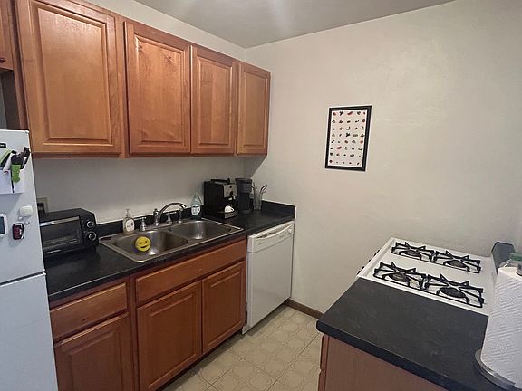 3rd image of 1327 7th St SE #222