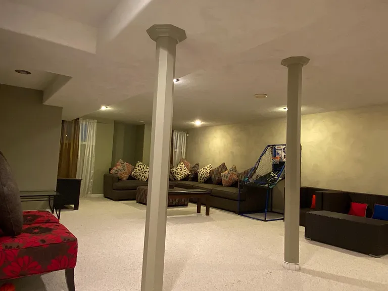 2424 Lexington Ln — Photo 16