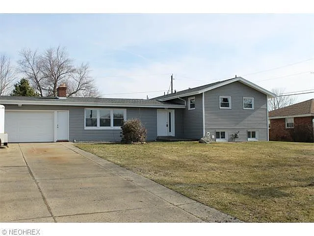 4504 Woodridge Dr photo 1
