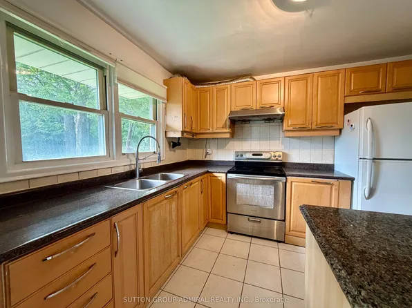 6 Highhill Dr, Toronto, ON M1T 1N6