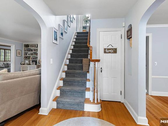 4th image of 84 Raymond Ave