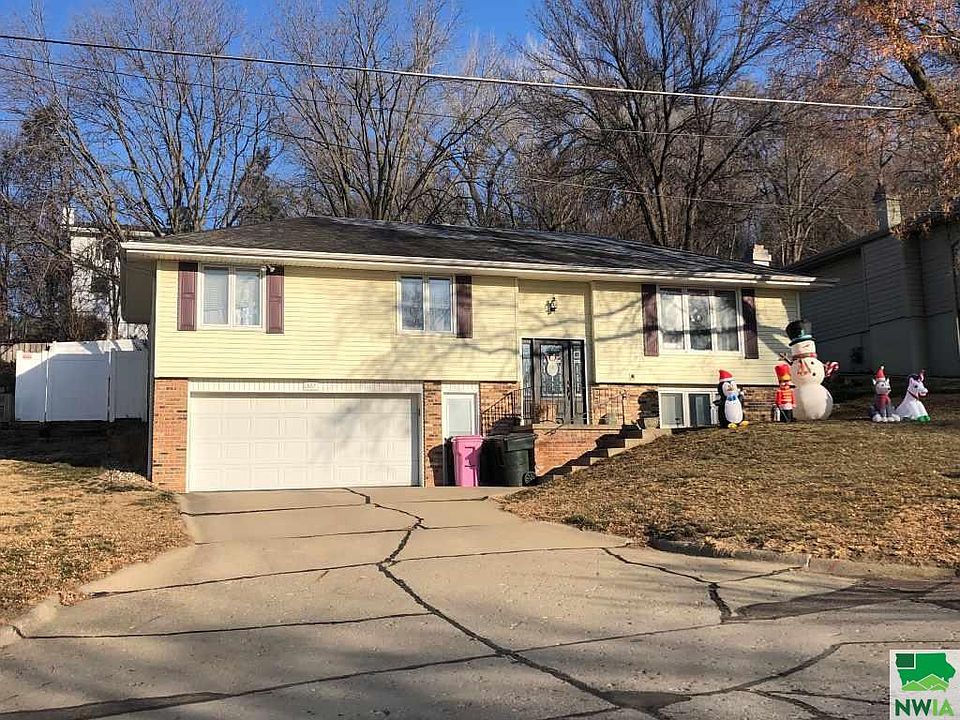 1st image of 327 W 35th St