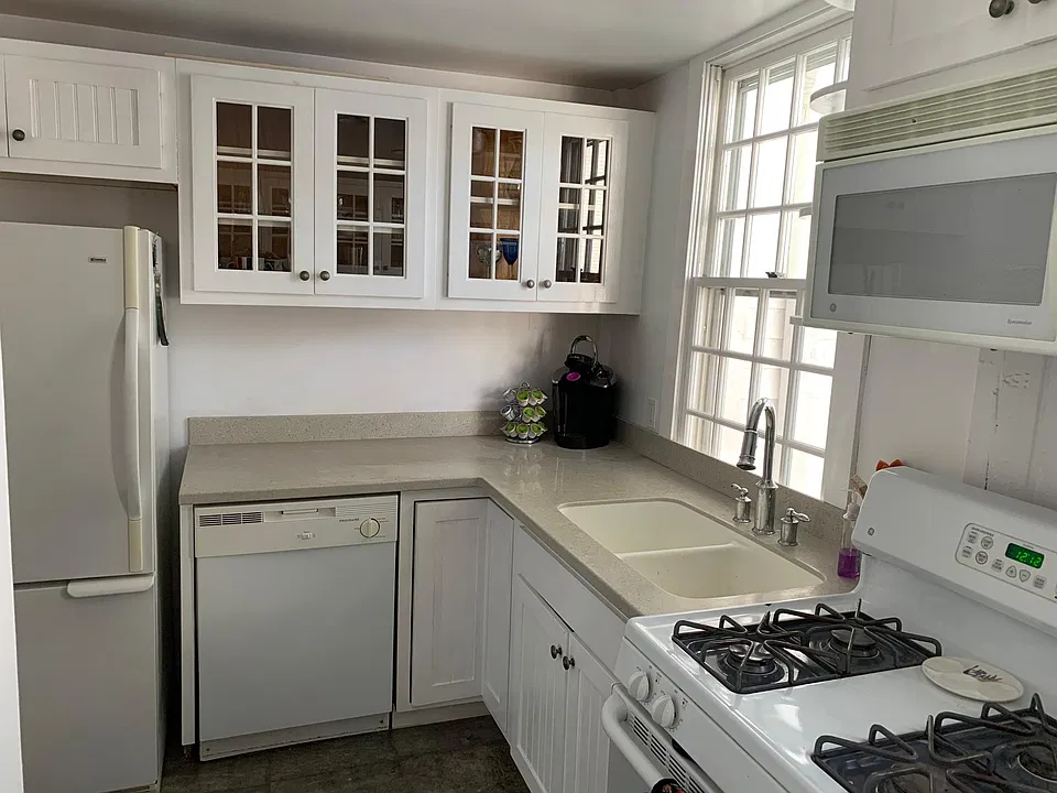 Fully furnished kitchen