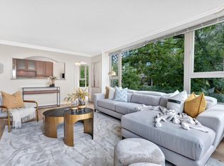 1675 Hornby St #203, Vancouver, BC V6Z 2M3