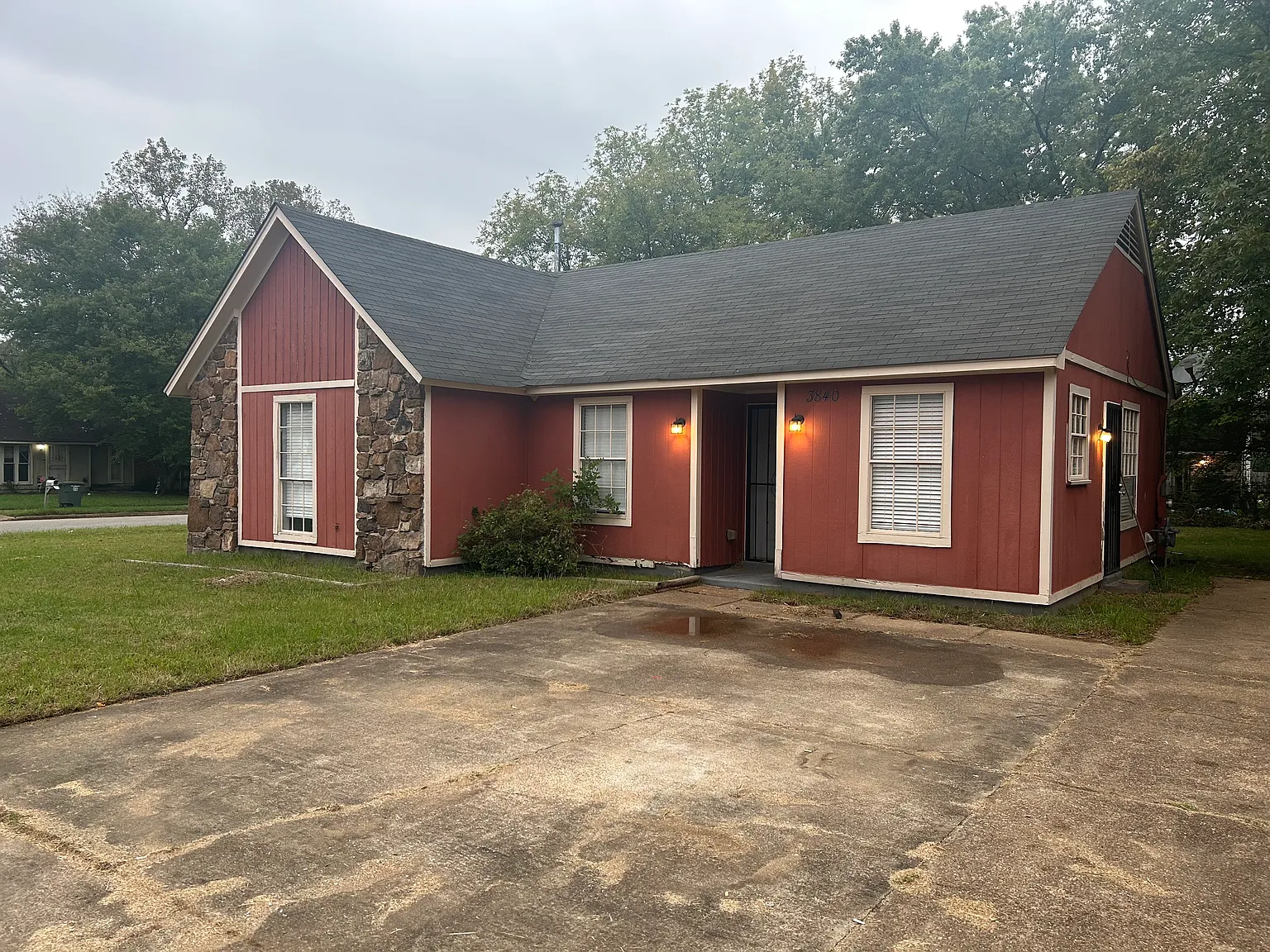 3 bed, 1100 sqft, $1,345 — Photo 2