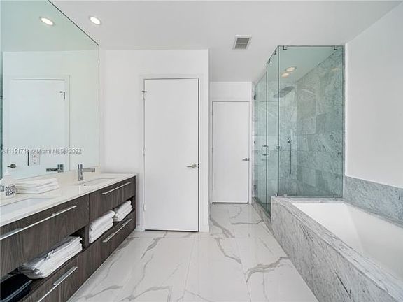 5th image of 480 NE 31st St Unit 3303