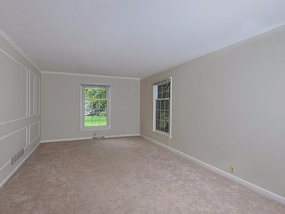 5th image of 402 Leawood Dr