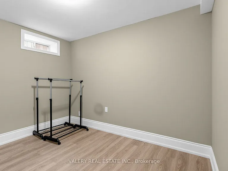 133 Meadowvale Dr #LOWER — Photo 11