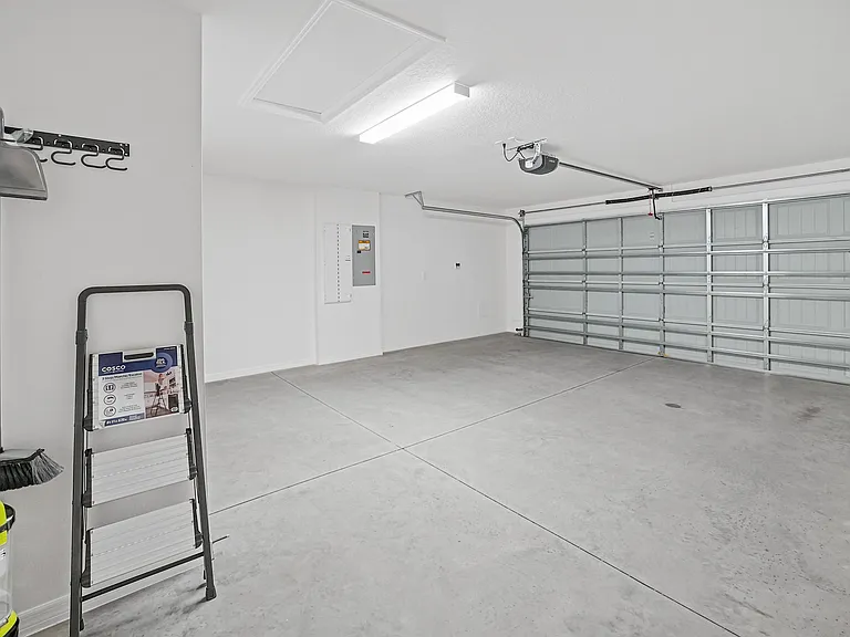 7661 Rutherford Ln — Photo 31