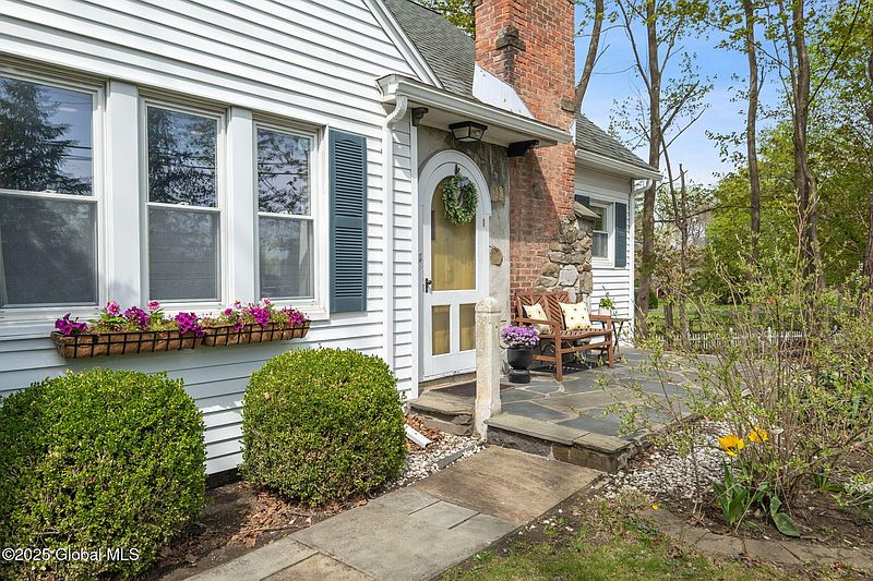 2nd image of 86 Elm Avenue