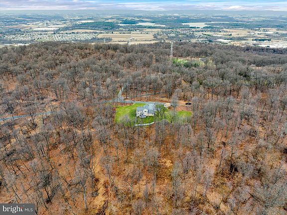 4th image of 402 Mountainside Rd