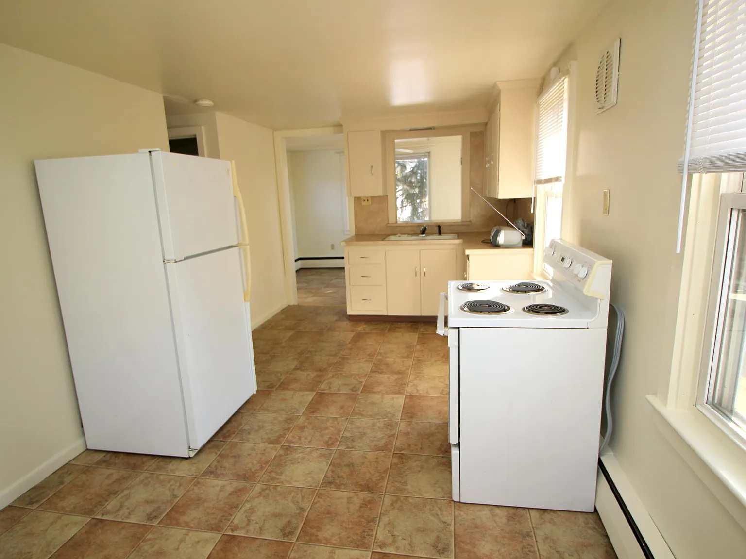 2 bed, 1140 sqft, $875 — Photo 3