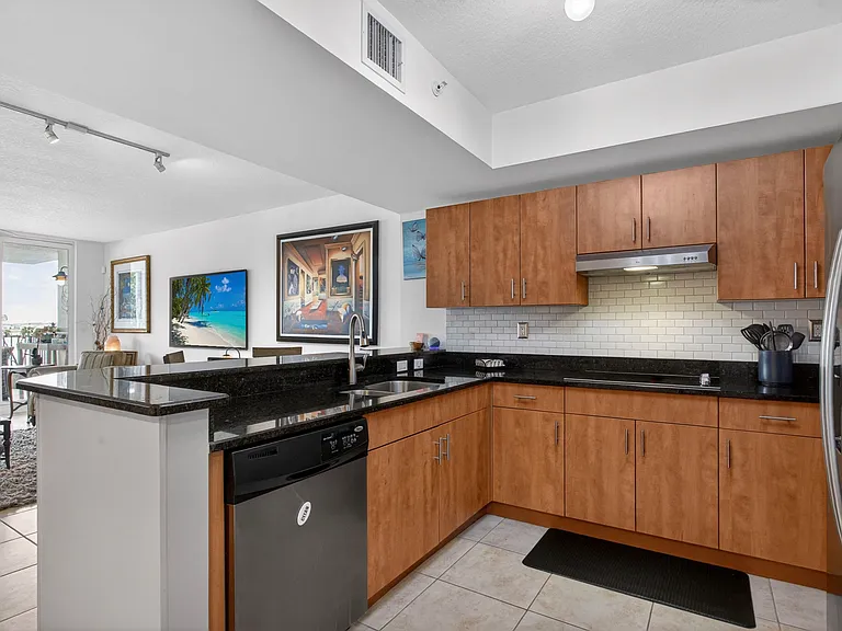 2700 N Federal Hwy #203 — Photo 24