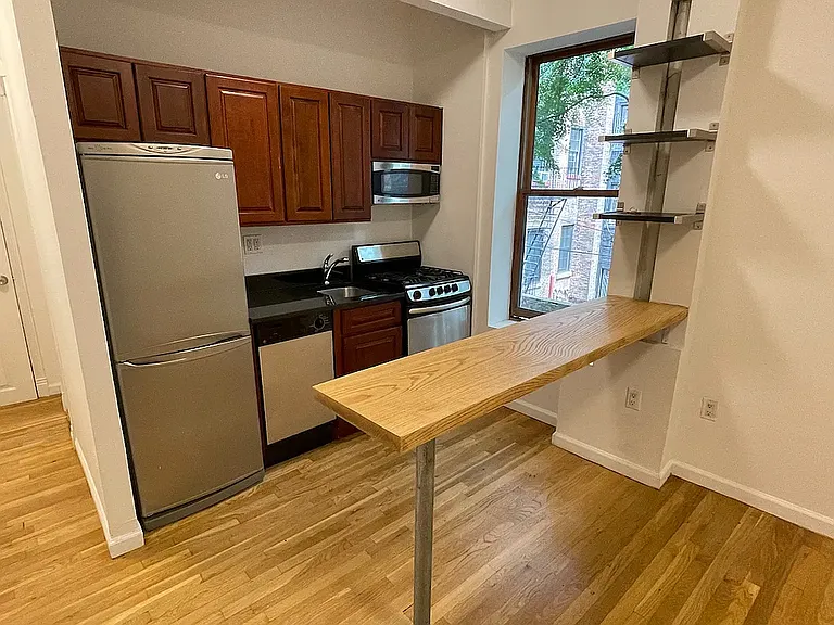 296 W 11th St #2R — Photo 1
