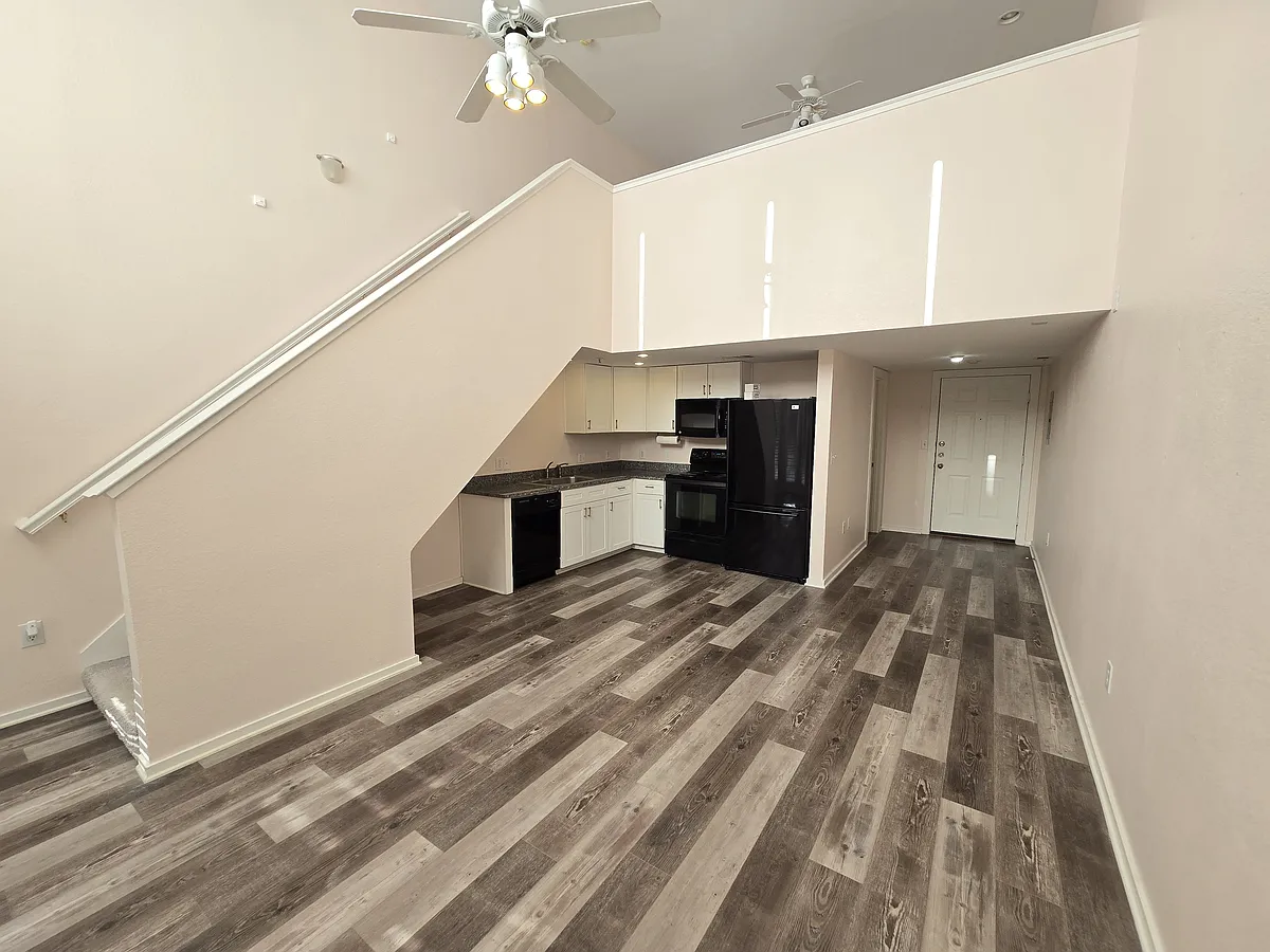 Building Photo - 5111 Manett St #207
