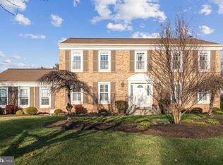 13303 Tuckaway Dr, Fairfax, VA 22033