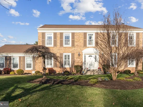 13303 Tuckaway Dr, Fairfax, VA 22033